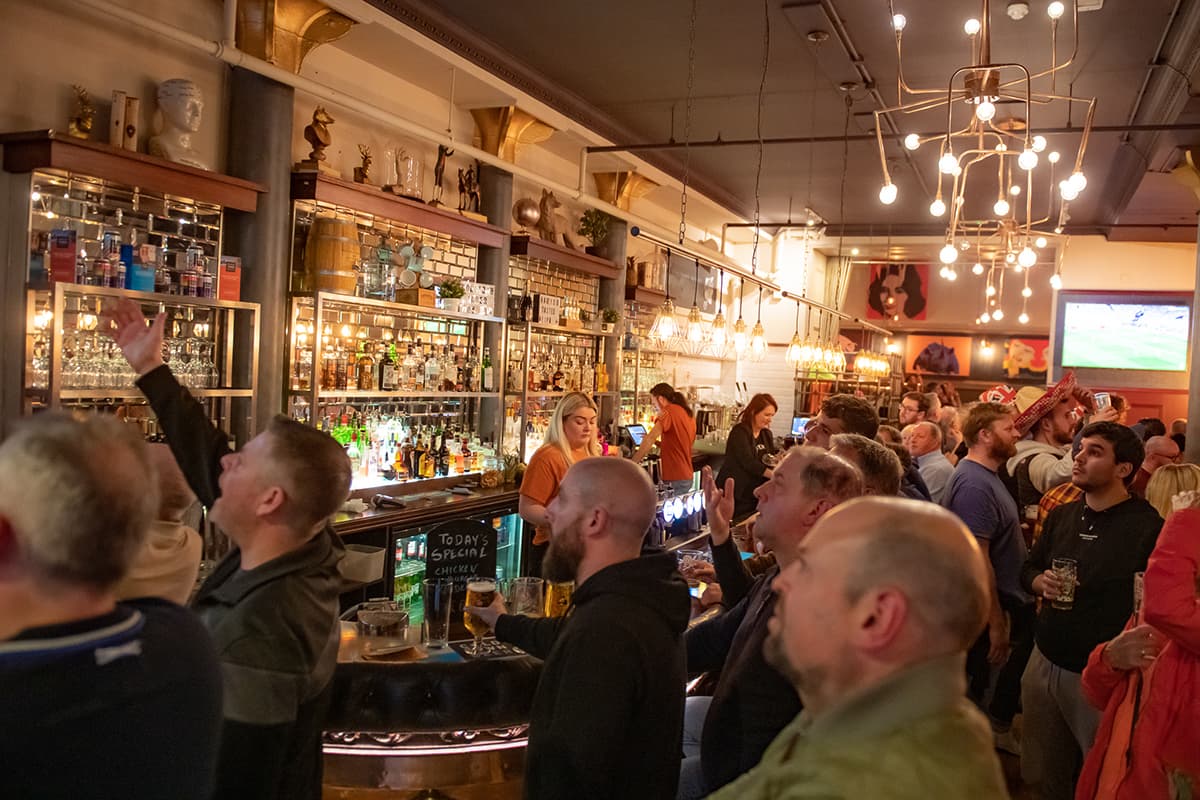 Good Bars to watch Football Rugby Sports in Glasgow